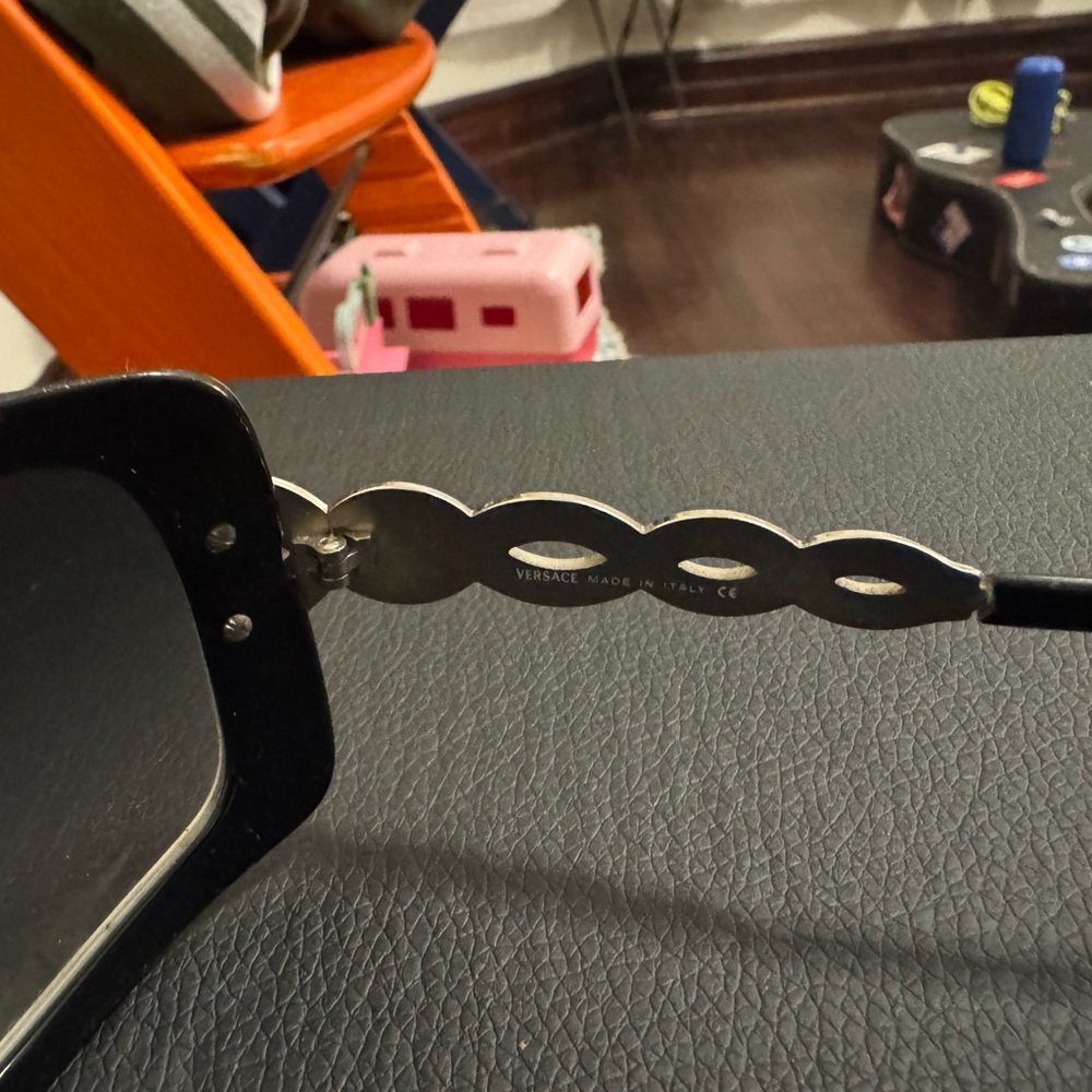 Versace 4070b Black and White Glasses with Sophisticated Wrap-Around Design - Picture 7 of 7